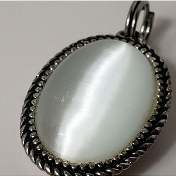 WHITE CAT"S EYE In Silver-tone Setting PENDANT ONLY - Picture 2 of 8